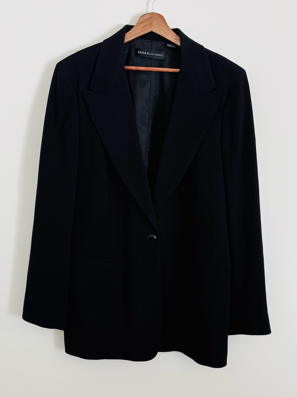 Dana Buchman Classic Tailored Blazer in Black